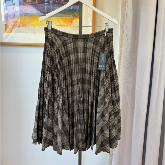 guzella Dresses & Skirts - Gaze It Plaid Pleated Midi Skirt in Brown and Black